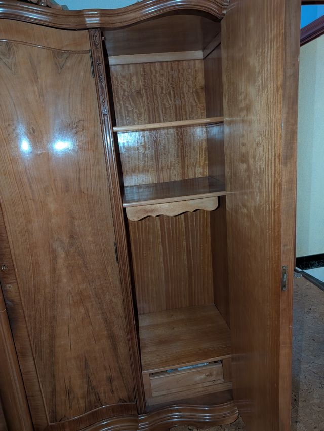 Armario Luis XV. Madera maciza