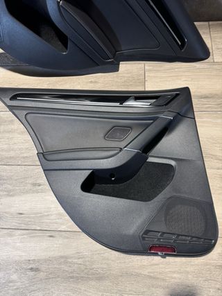 Pack paneles y umbrales puertas Golf 7.5 GTI