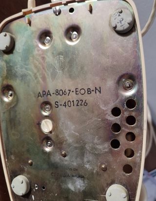 Teléfono antiguo beige