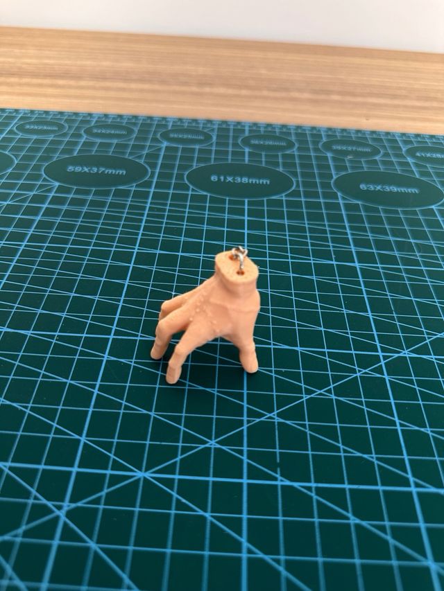 Llavero de Cosa – La Familia Addams / Miércoles