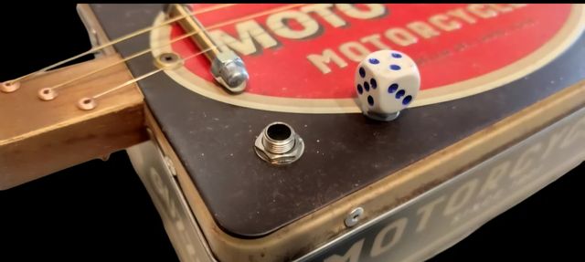 Chitarra Cigar Box Moto Guzzi