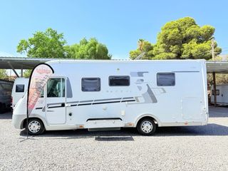 Autocaravana Integral cama isla alta gama