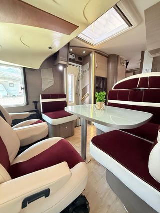 Autocaravana Integral cama isla alta gama