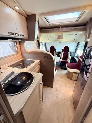 Autocaravana Integral cama isla alta gama