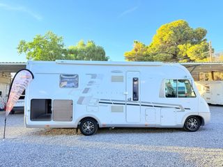 Autocaravana Integral cama isla alta gama