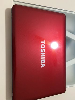 Portátil Toshiba L655-1JV rojo