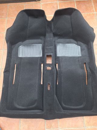 Moqueta negra Seat 600