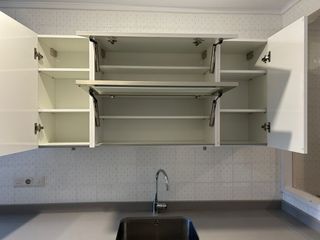 Cocina blanca completa - encimera gris