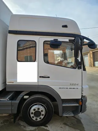 Mercedes Atego 6 Plazas. 1224. Plataforma