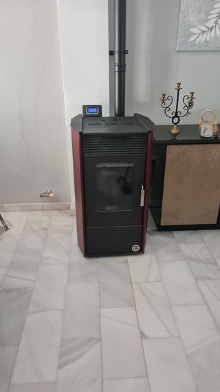Estufa pellet TMC PP207 negra y granate