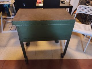 Mesa taller metálica con ruedas