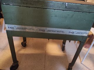 Mesa taller metálica con ruedas