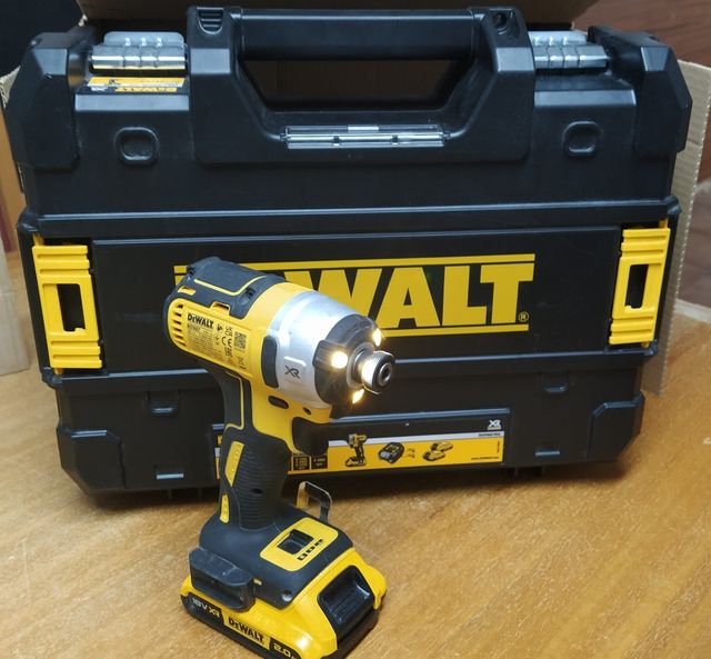 Atornillador Impacto Dewalt XR DCF887