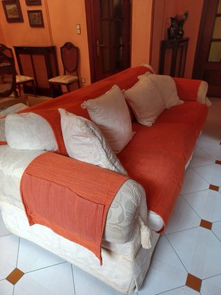 Lampara y mueble antiguos