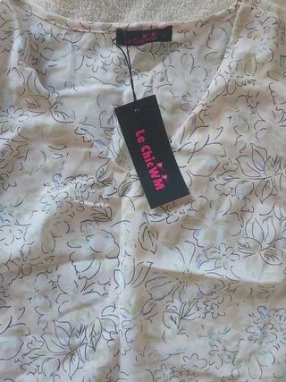 Blusa de flores, sin estrenar