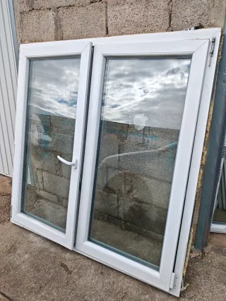 Ventana PVC 140 x 140