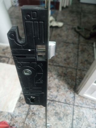 Cerradura seguridad puerta larga