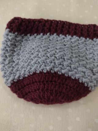 Scarpine e cappelneonato uncinetto grigio-bordeaux