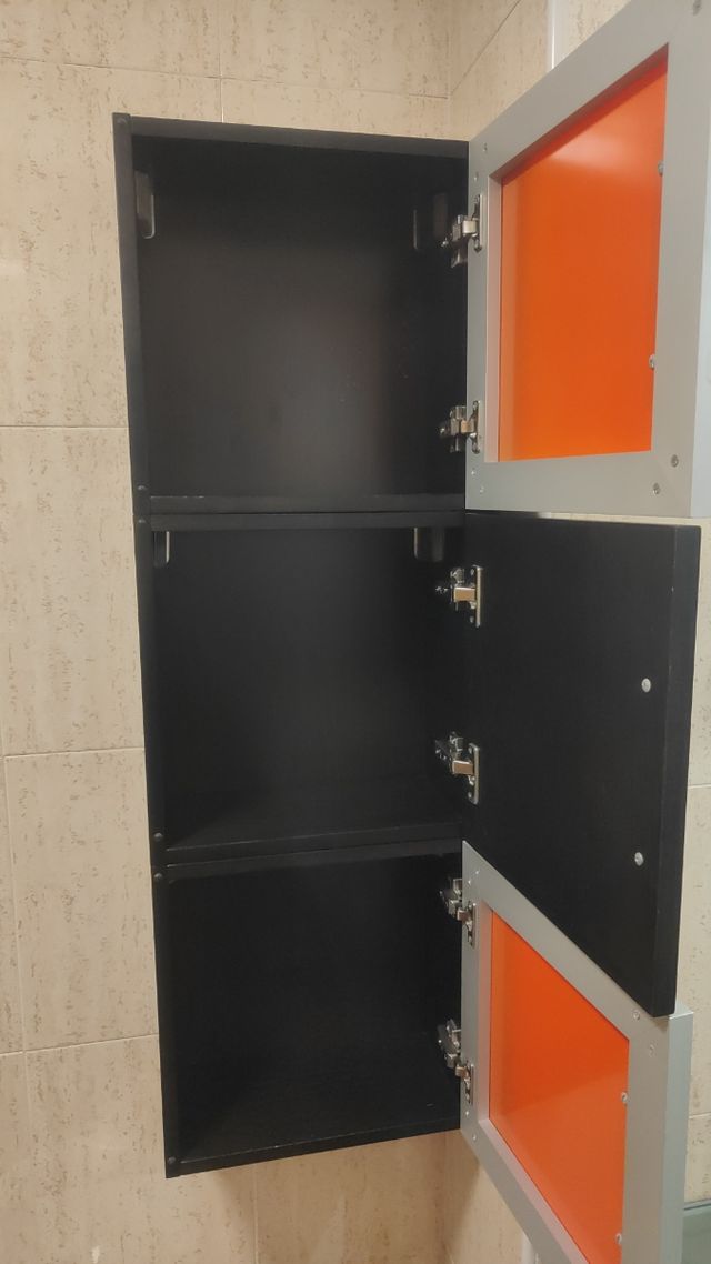 Mueble baño 2 puertas negro-naranja.