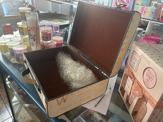 Maleta vintage madera decoración