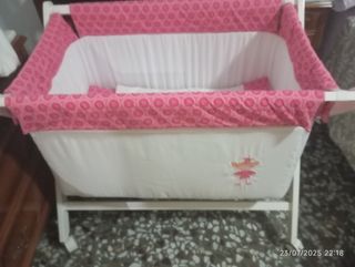 Minicuna blanca y rosa