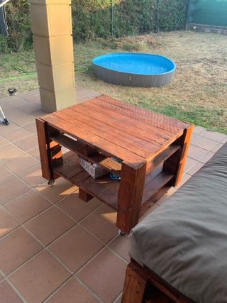 Tavolo in legno riciclato con ruote