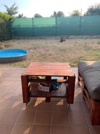 Tavolo in legno riciclato con ruote