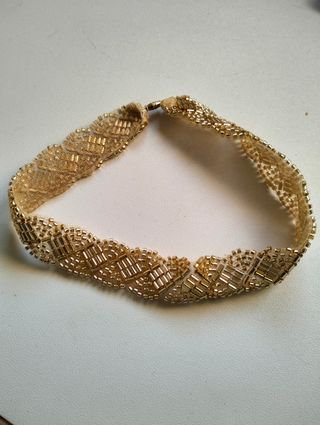 Gargantilla dorada abalorios