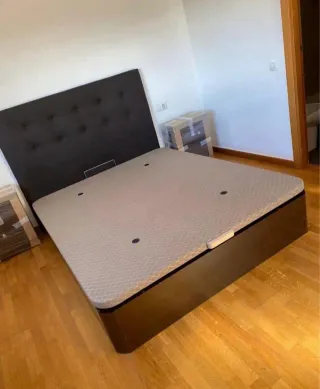 Camas / muebles de dormitorio