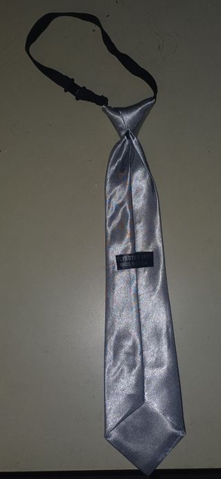 Corbata plateada para disfraz