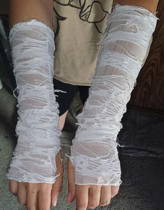 Guantes rasgados disfraz