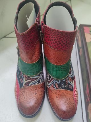 Botitas rojas y marrones, talla 39