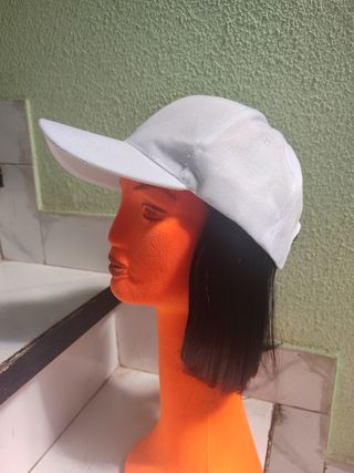 Gorra blanca - con peluca 