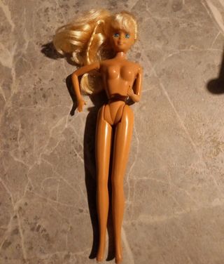 4 Barbie + vestiti vintage +accessori 