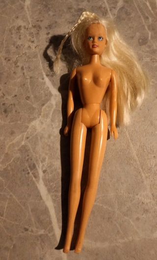 4 Barbie + vestiti vintage +accessori 