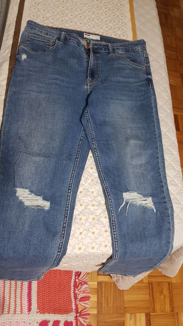 Vaqueros rotos elásticos, nuevos, usados un rato