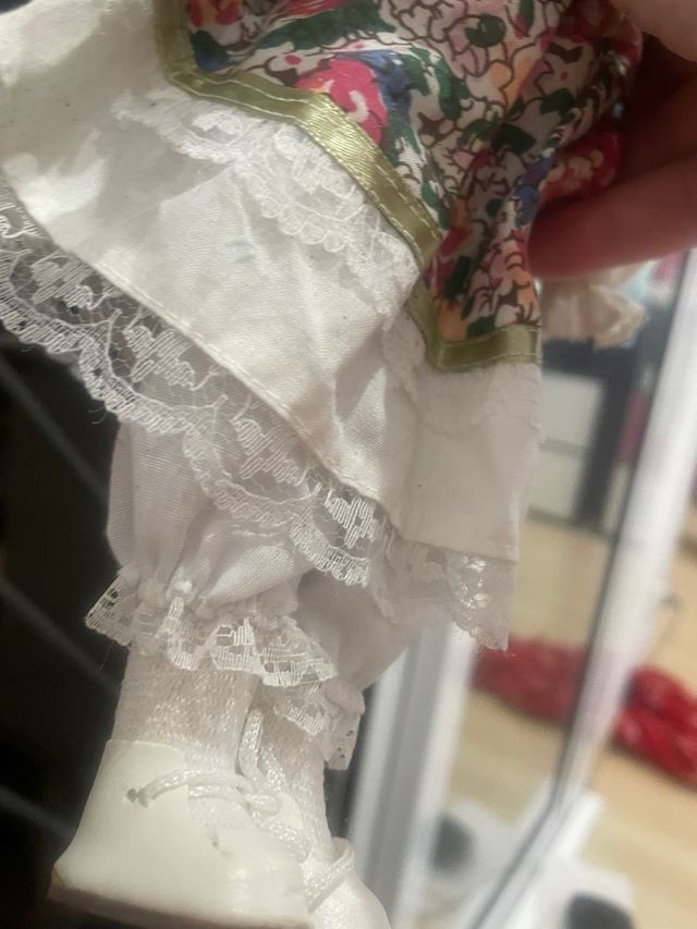 Antica bambola in porcellana