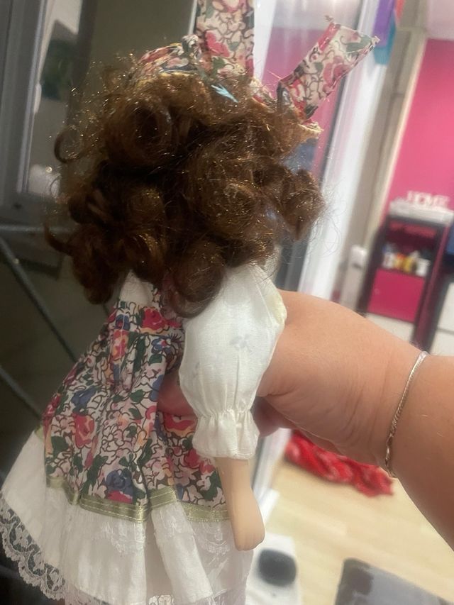 Antica bambola in porcellana