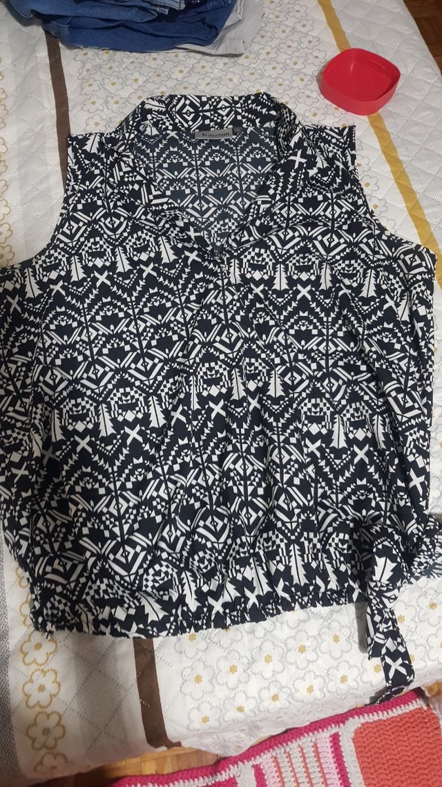 Blusa sin mangas, blanco y negro