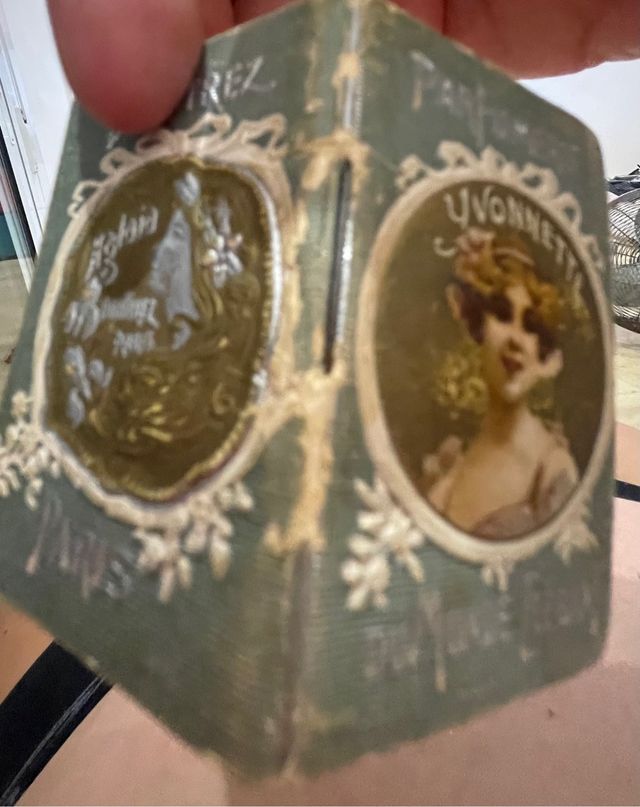 Profumi antichi in miniatura Deletrez