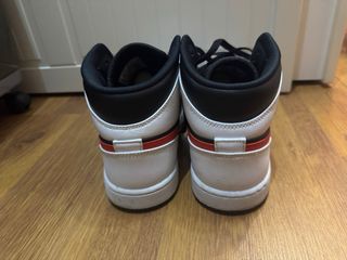 Nike Air Jordan 1 Mid - Chile Red