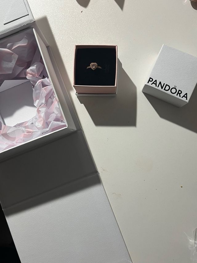 Anillo Pandora oro rosa con dos cajas incluidas