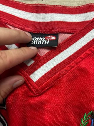 Camiseta roja John Smith