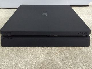 PS4 Slim (PlayStation 4) Negra(NEGOCIABLE)
