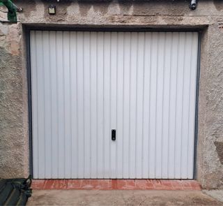 Puerta garaje metalica - Blanca