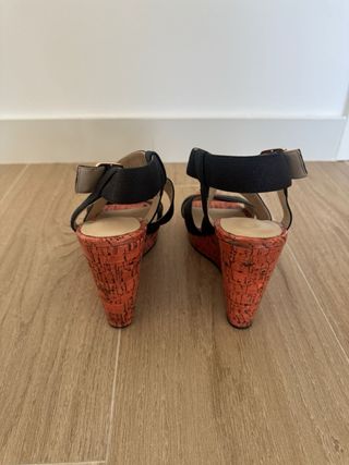 Sandalias Bimba y Lola negras y marrón, talla 39