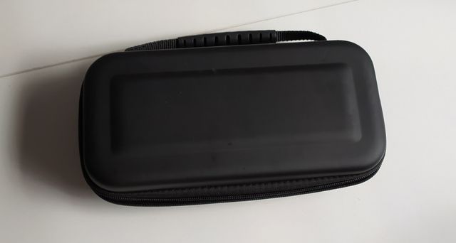 Funda rígida Nintendo Switch y carcasa protectora