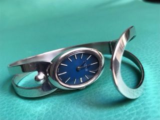 RELOJ JOYA SUIZO TITAN ANALÓGICO EN PLATA.