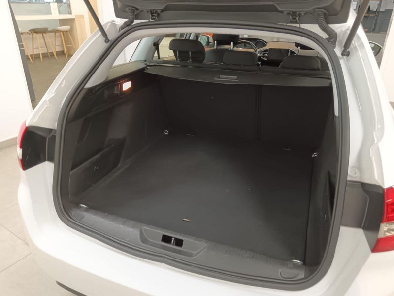 Peugeot 308 2019, foto 8