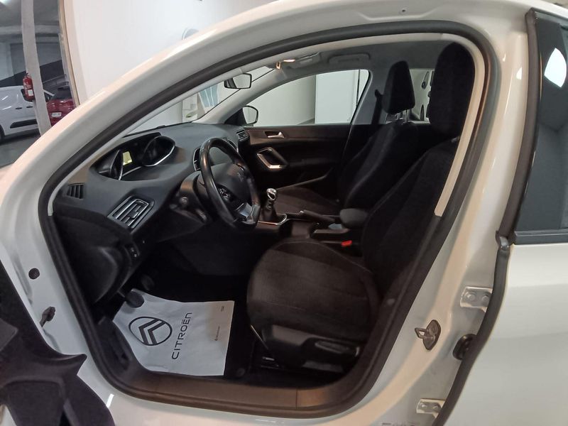 Peugeot 308 2019, foto 11